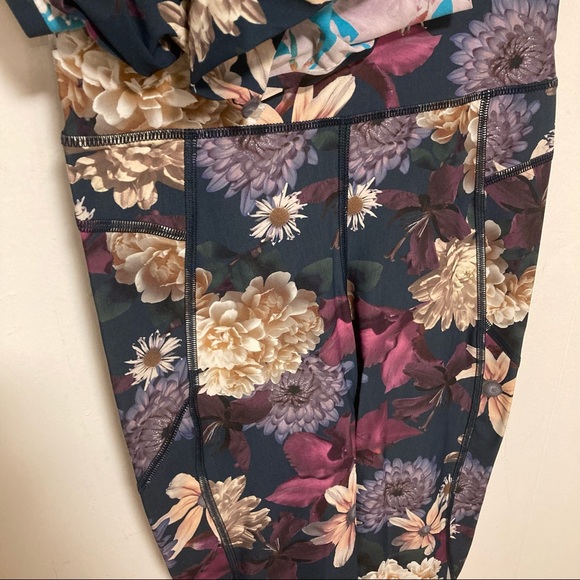 Sweaty Betty 2 piece set zero gravity beetle blue blooms ankle yoga leggings top - Picture 4 of 10